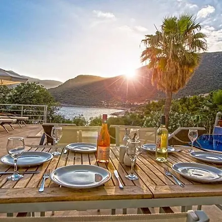 Sleeps 8 Pool Air Con Wifi Villa