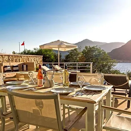 Sleeps 8 Pool Air Con Wifi Villa