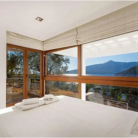 Sleeps 8 Pool Air Con Wifi Kalkan