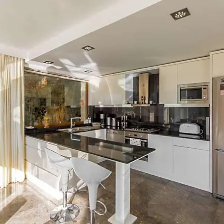 Sleeps 8 Pool Air Con Wifi Villa *